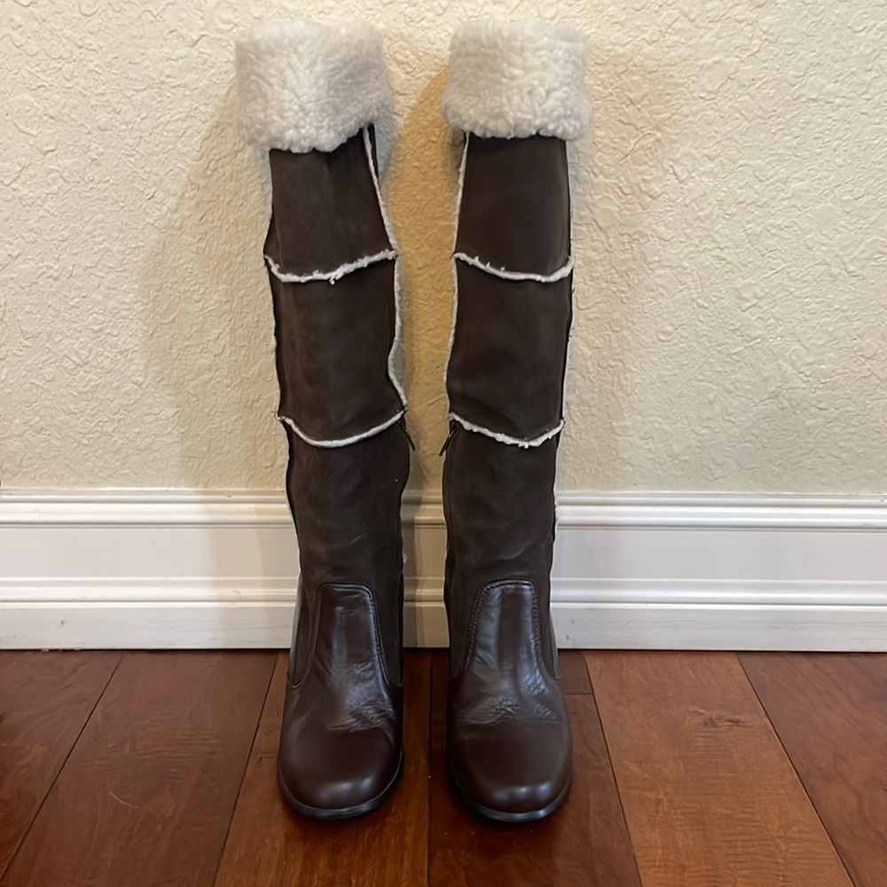 Victorias Secret Boots, Size 8, Brown with cream fur